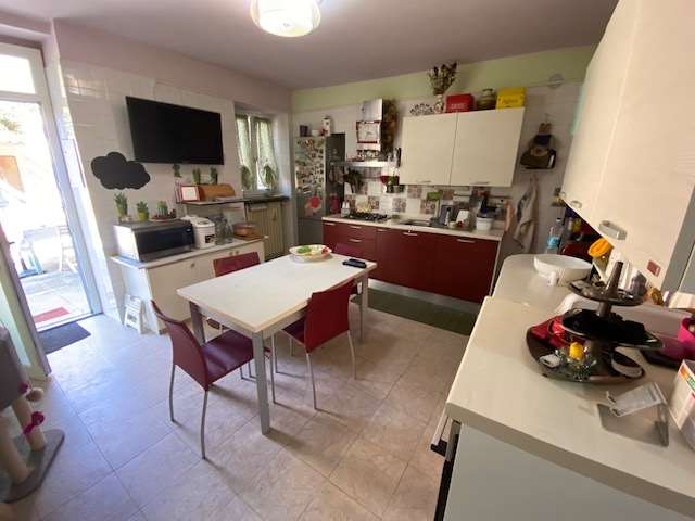 Sale porzione di casa indipendente a Sale Sale porzione di casa indipendente a Sale
