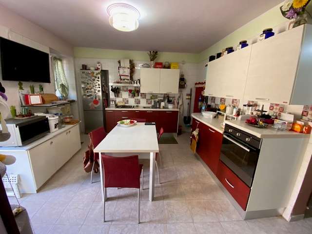 Sale porzione di casa indipendente a Sale