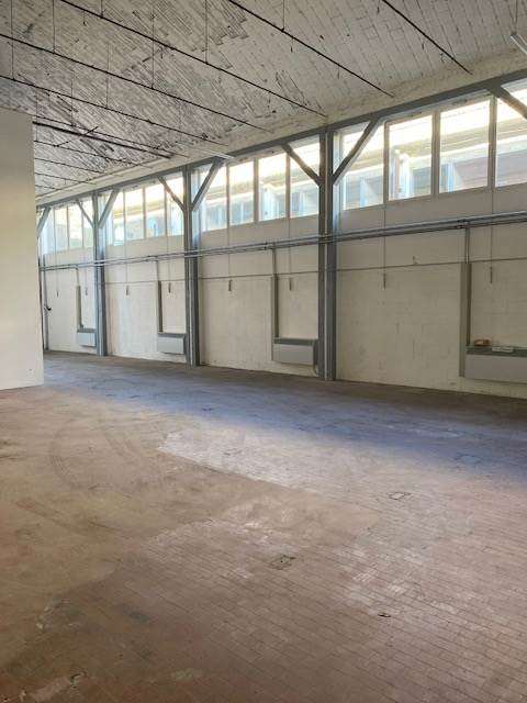 CAPANNONE AD USO ARTIGIANALE 1065 mt con parcheggi a Tortona