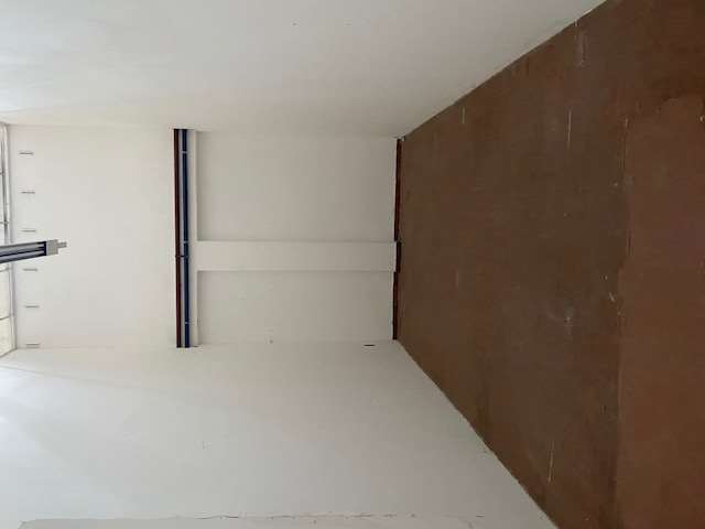 CAPANNONE 1065 MQ CON AREA COMMERCIALE 300MT a Tortona