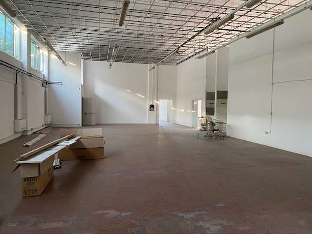 CAPANNONE 1065 MQ CON AREA COMMERCIALE 300MT a Tortona