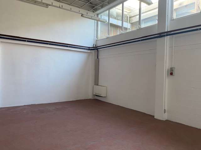 CAPANNONE 1065 MQ CON AREA COMMERCIALE 300MT a Tortona