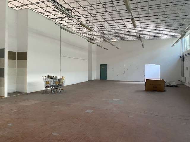 CAPANNONE 1065 MQ CON AREA COMMERCIALE 300MT a Tortona