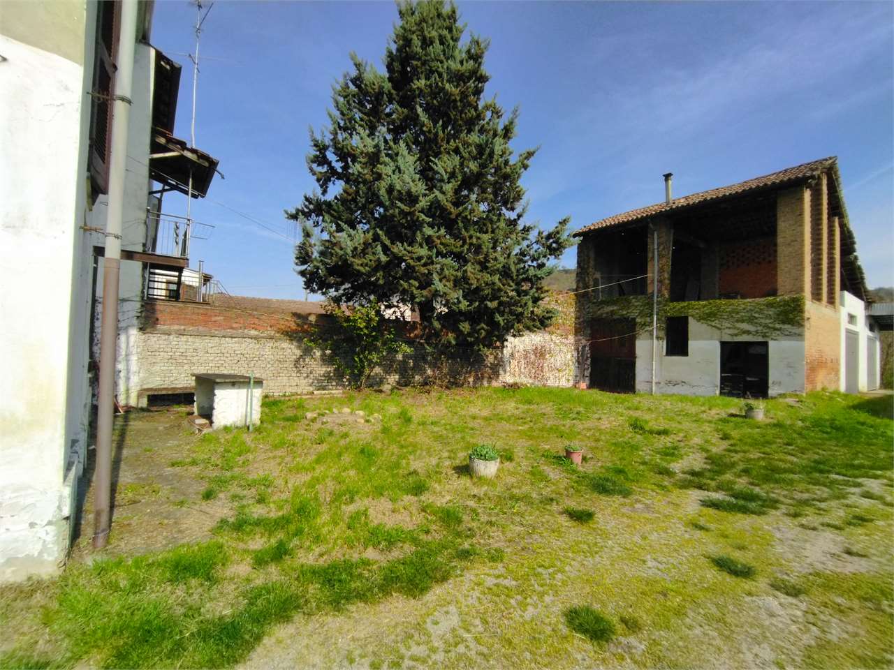 Montegioco casa indipendente con due appartamenti e cortile ideale B&B a Montegioco