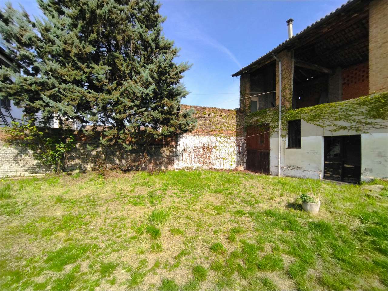 Montegioco casa indipendente con due appartamenti e cortile ideale B&B a Montegioco