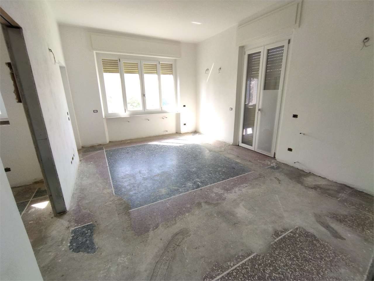 VILLA INDIPENDENTE CON GIARDINO DI 1200 MQ a Viguzzolo VILLA INDIPENDENTE CON GIARDINO DI 1200 MQ a Viguzzolo