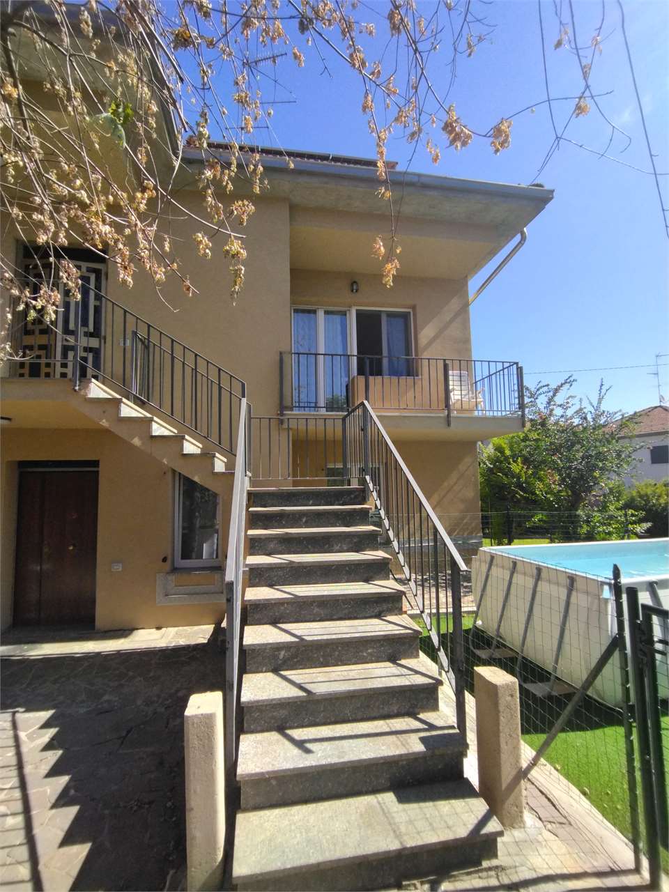 Tortona bella villa completamente ristrutturata con giardino a Tortona Tortona bella villa completamente ristrutturata con giardino a Tortona