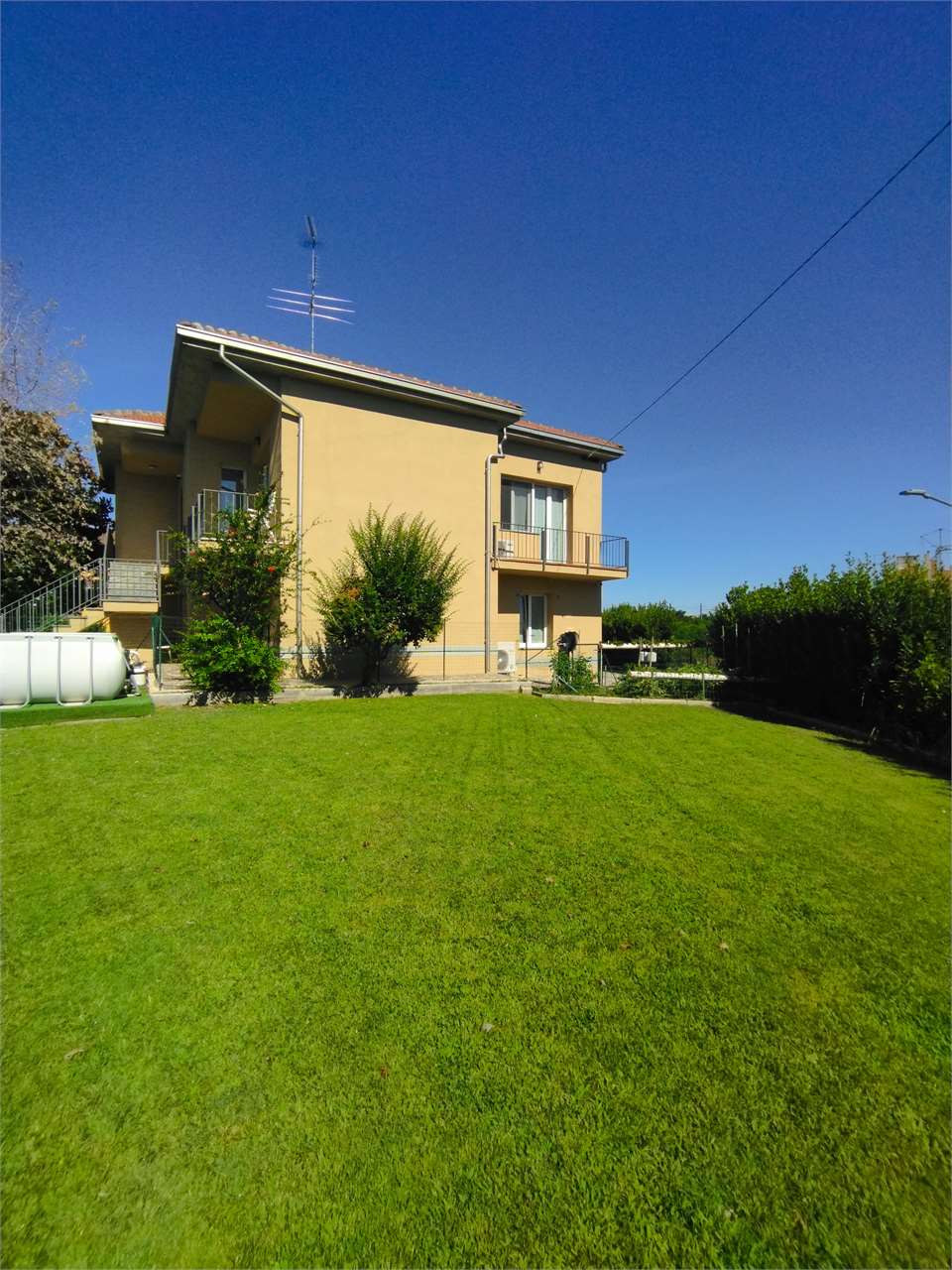 Tortona bella villa completamente ristrutturata con giardino a Tortona Tortona bella villa completamente ristrutturata con giardino a Tortona