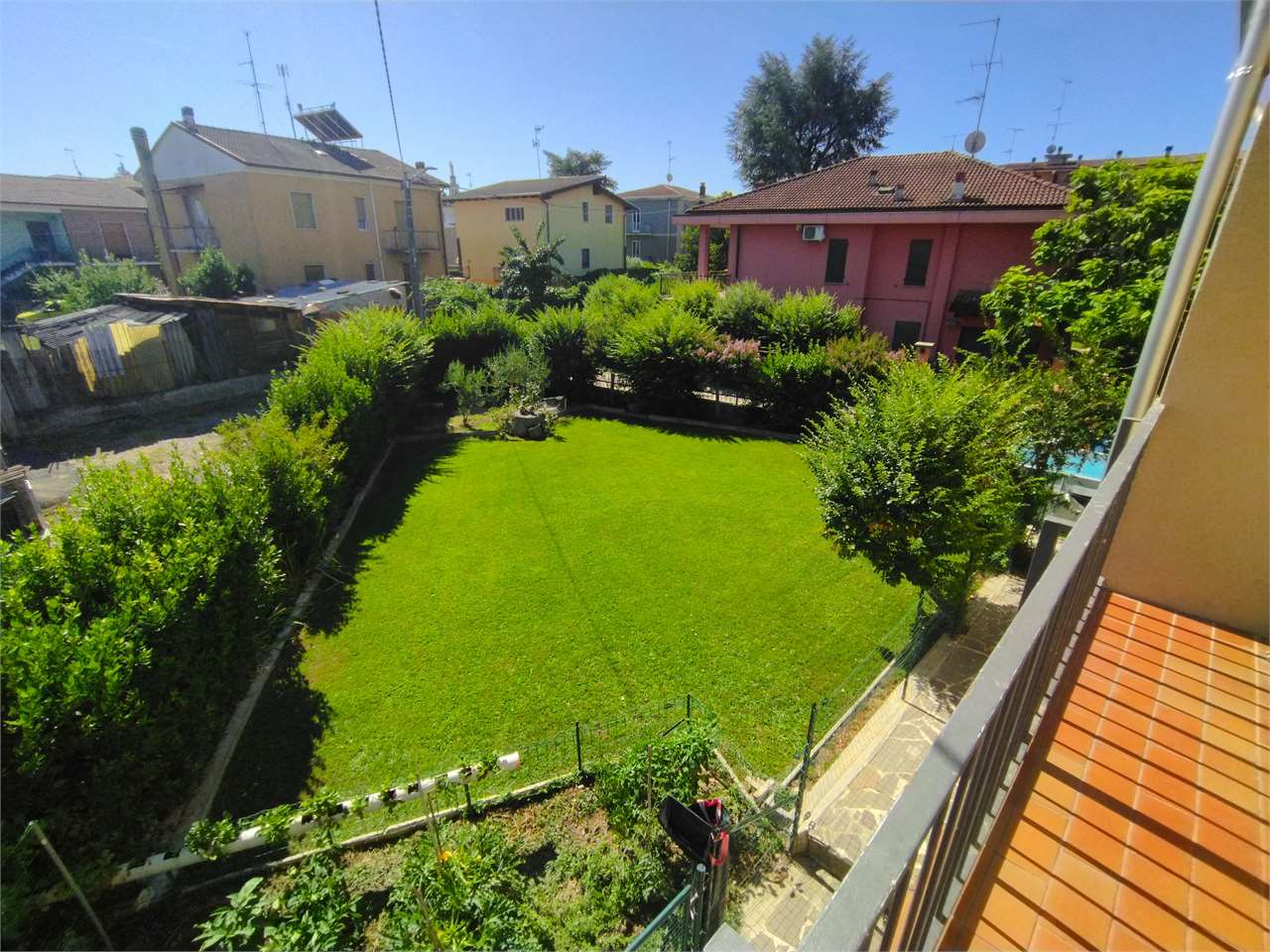 Tortona bella villa completamente ristrutturata con giardino a Tortona Tortona bella villa completamente ristrutturata con giardino a Tortona