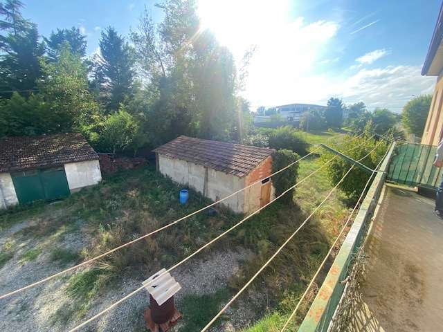 Tortona Proprietà con due case indipendenti e garages a Tortona
