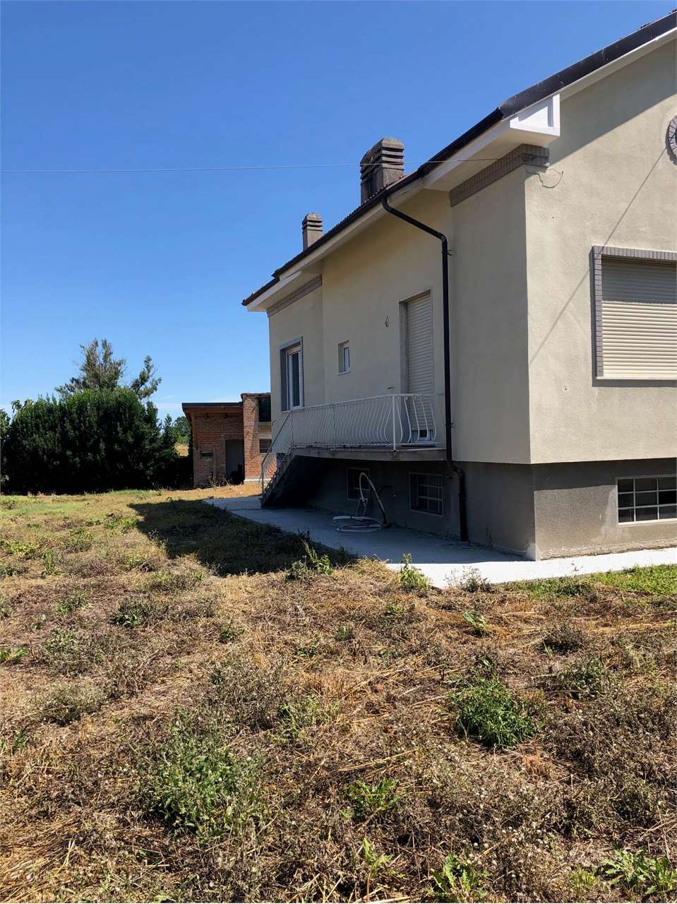 VILLA INDIPENDENTE CON GIARDINO DI 1200 MQ a Viguzzolo VILLA INDIPENDENTE CON GIARDINO DI 1200 MQ a Viguzzolo
