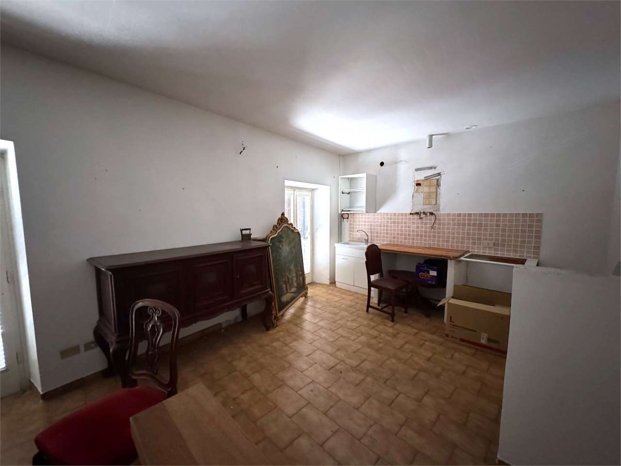 VENDESI INTERO EDIFICIO A VARZI a Voghera