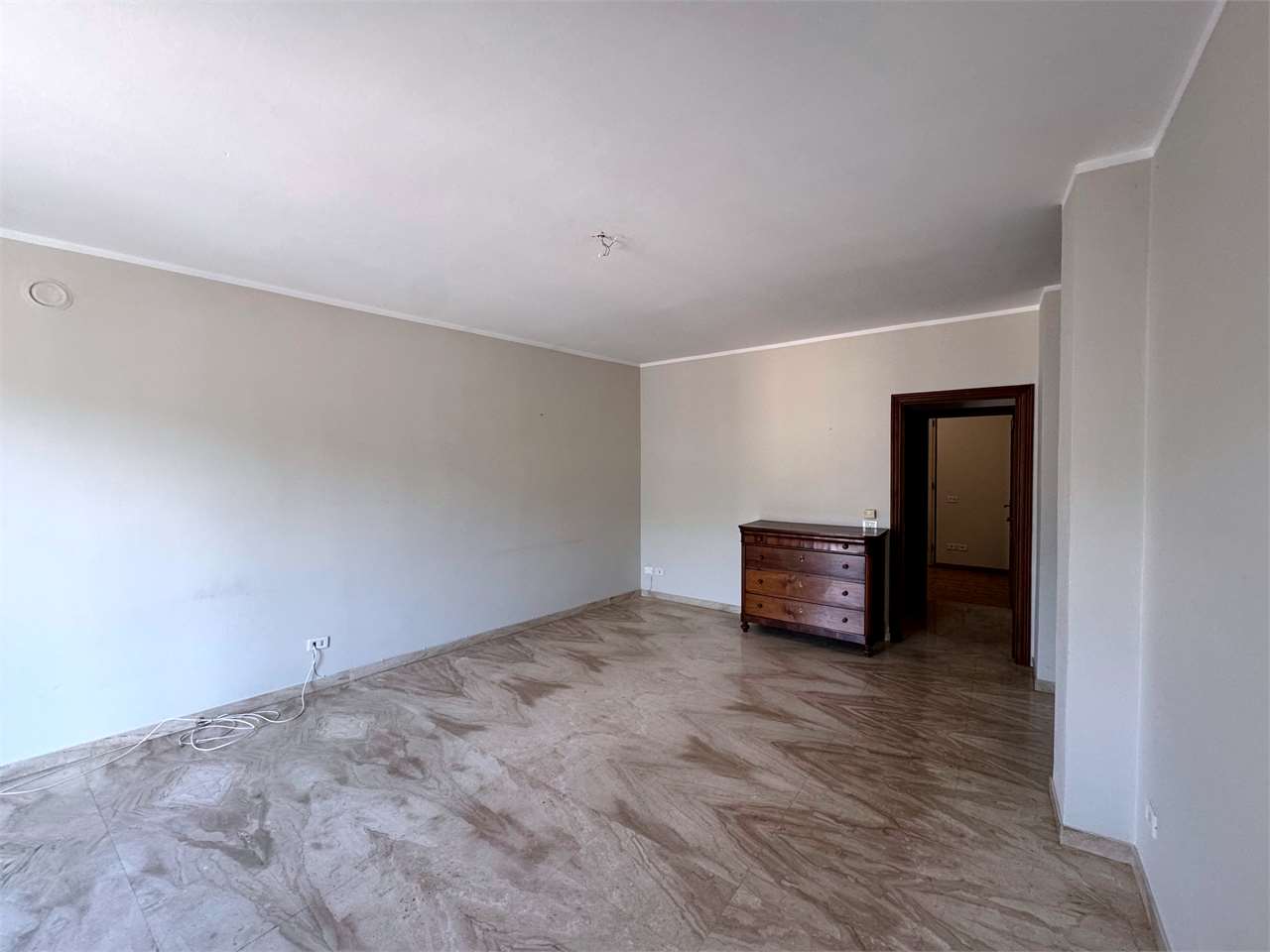 VENDESI INTERO EDIFICIO A VARZI a Voghera