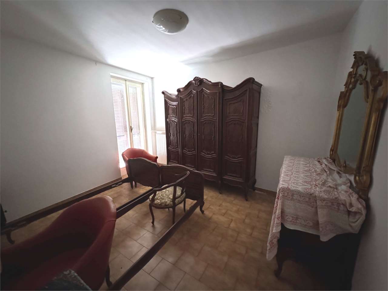 VENDESI INTERO EDIFICIO A VARZI a Varzi