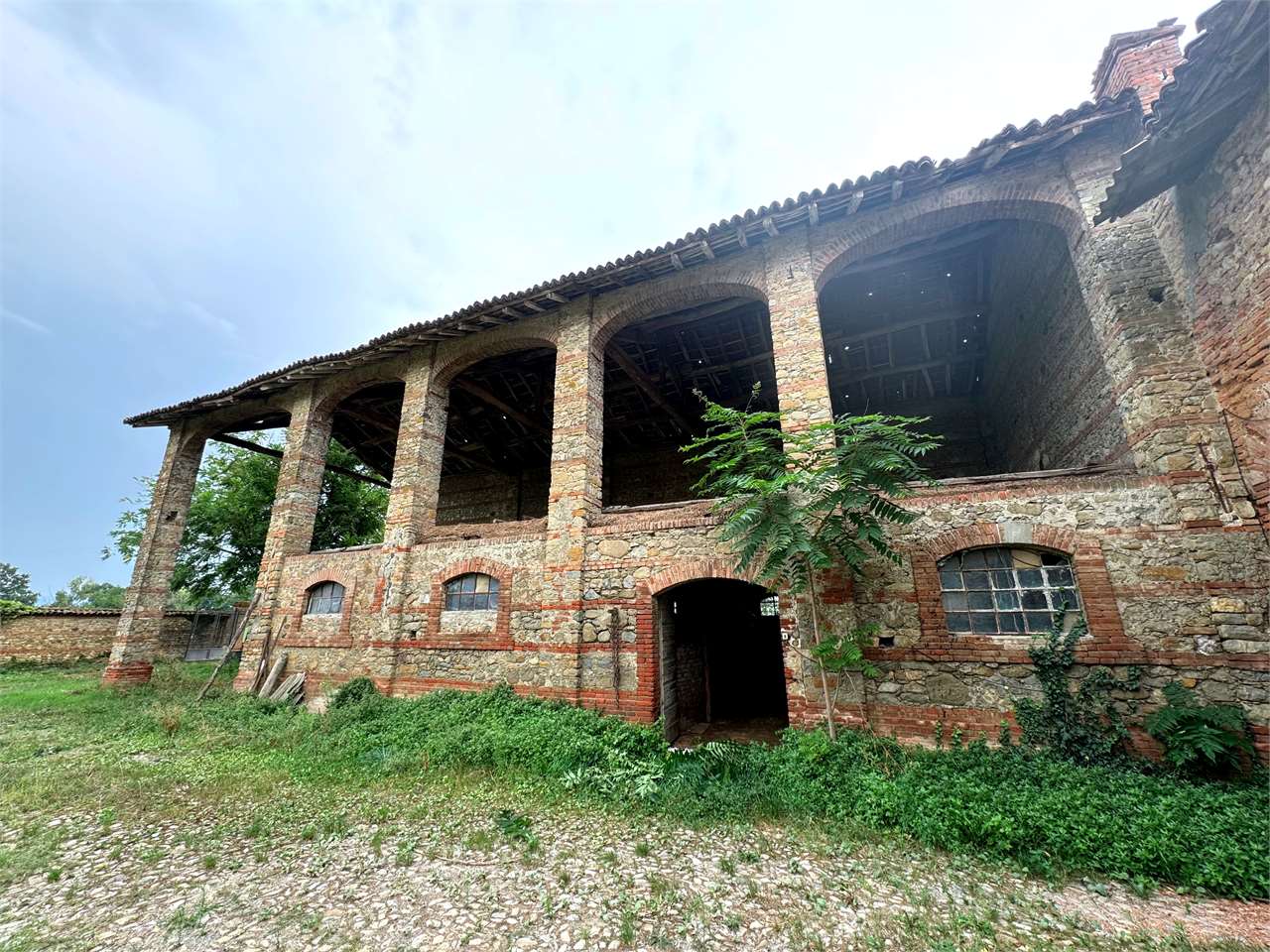 VENDITA CASCINA LOMBARDA a Voghera