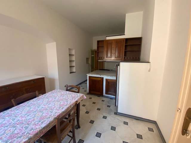 VENDESI INTERO STABILE A CASTELNUOVO a Voghera