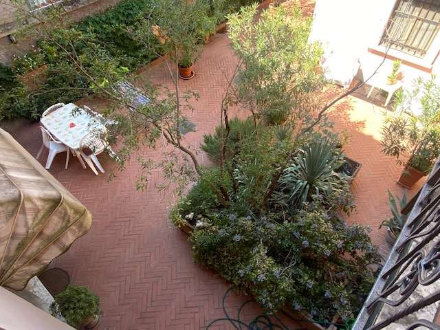 VENDESI INTERO STABILE A CASTELNUOVO a Voghera