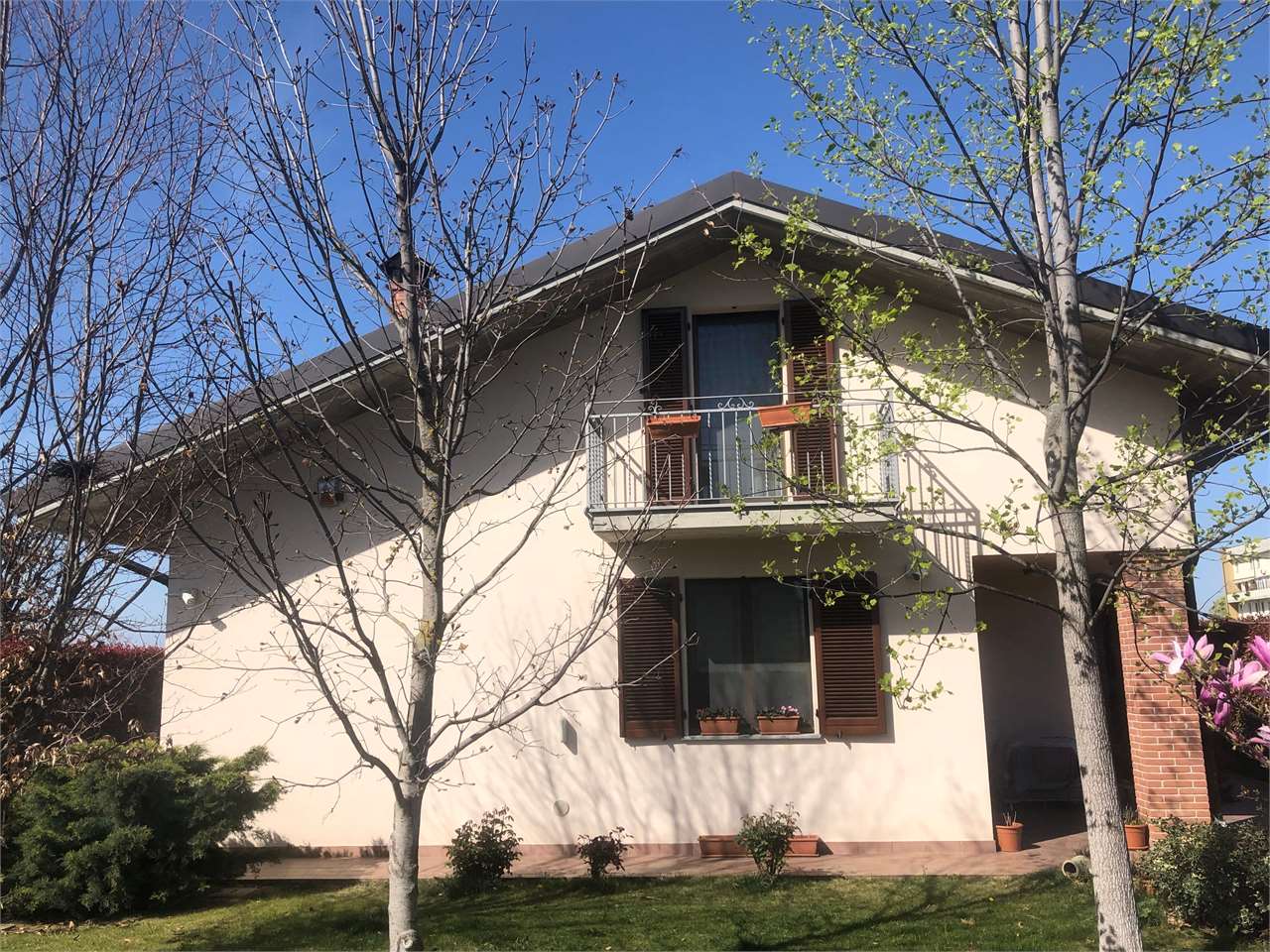 ESCLUSIVA VILLA INDIPENDENTE IN VENDITA A VOGHERA a Voghera
