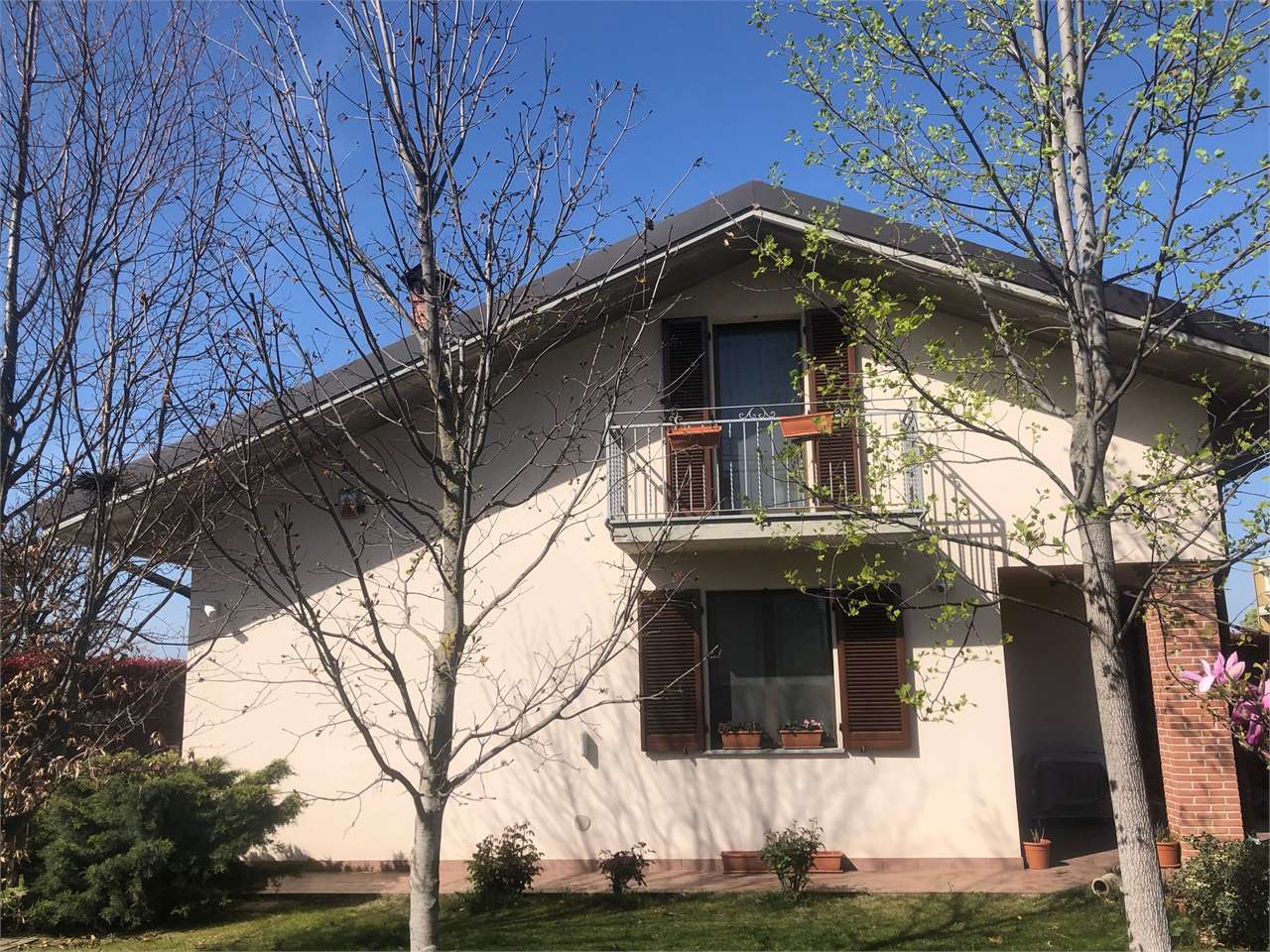 ESCLUSIVA VILLA INDIPENDENTE IN VENDITA A VOGHERA a Voghera