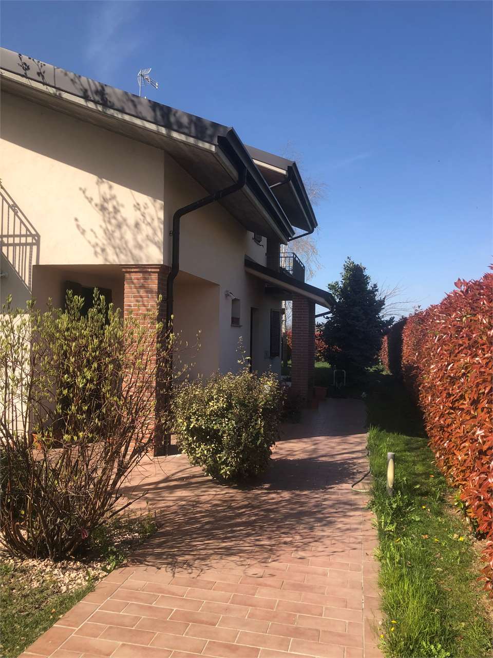 ESCLUSIVA VILLA INDIPENDENTE IN VENDITA A VOGHERA a Voghera