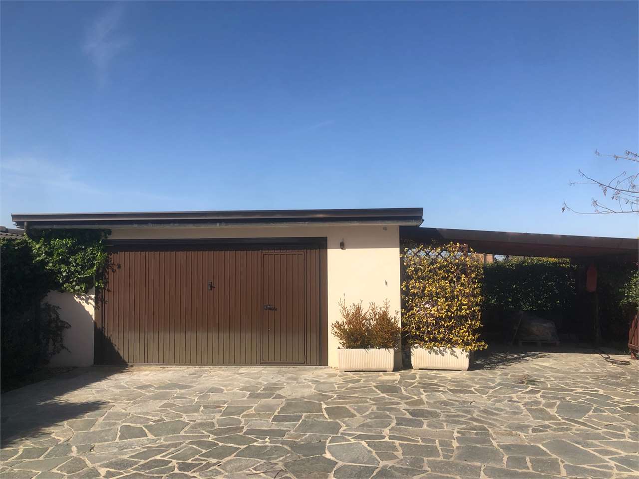 ESCLUSIVA VILLA INDIPENDENTE IN VENDITA A VOGHERA a Voghera