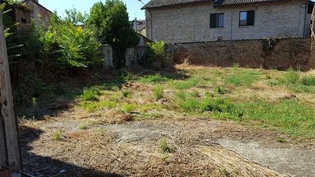 CASA DA RISTRUTTURARE CON RUSTICI E CORTE a Casei Gerola
