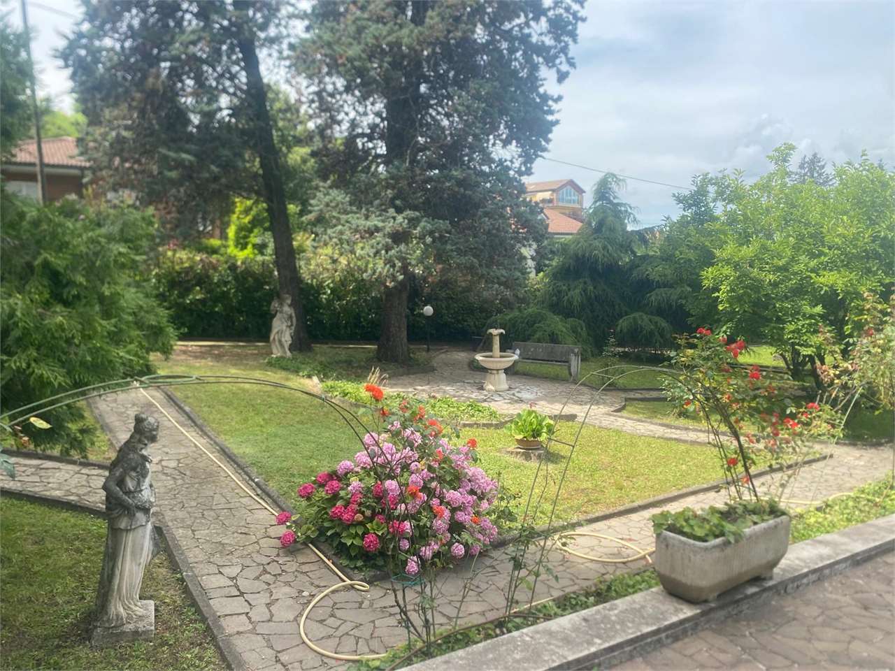 Tortona:  Elegante Dimora ai Piedi del Castello a Tortona