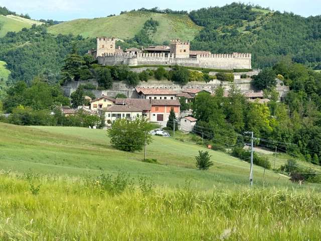 MONTESEGALE CASA INDIPENDENTE CON PIORTICO a Montesegale MONTESEGALE CASA INDIPENDENTE CON PIORTICO a Montesegale