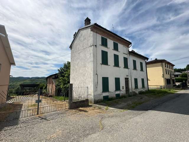 MONTESEGALE CASA INDIPENDENTE CON PIORTICO a Montesegale MONTESEGALE CASA INDIPENDENTE CON PIORTICO a Montesegale