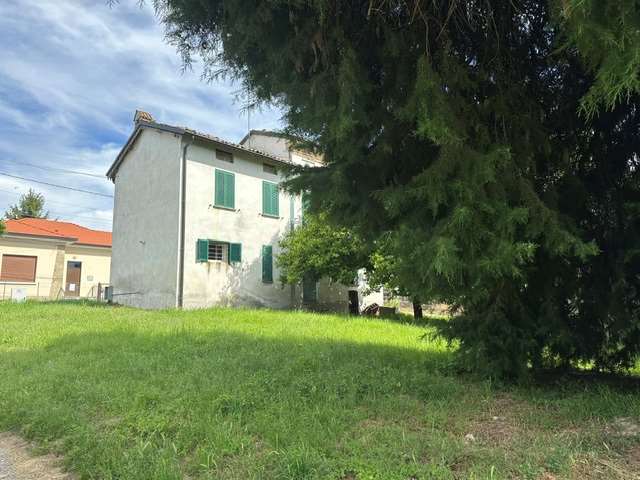 CASA INDIPENDENTE CON PORTICO a Voghera CASA INDIPENDENTE CON PORTICO a Voghera
