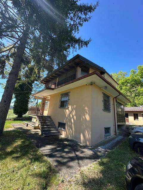 Godiasco-Salice Terme villa indipendente con terreno a Godiasco