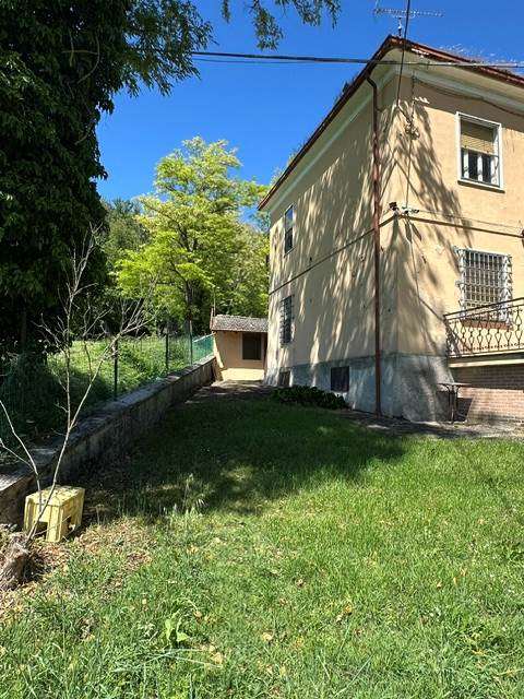 Godiasco-Salice Terme villa indipendente con terreno a Godiasco