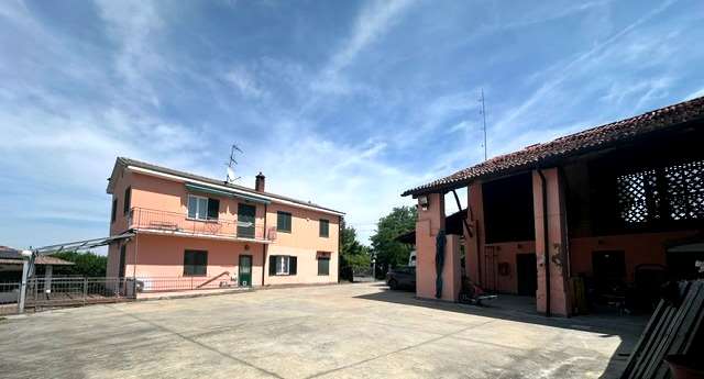 CASA INDIPENDENTE IN COLLINA a Codevilla