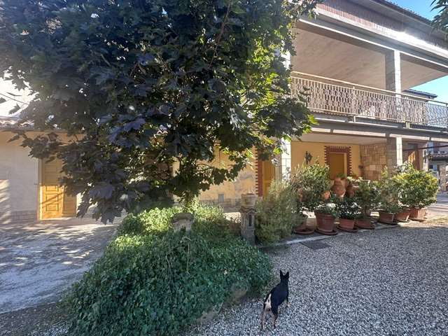 Vendesi Cascina Piemontese con terreno a Alessandria