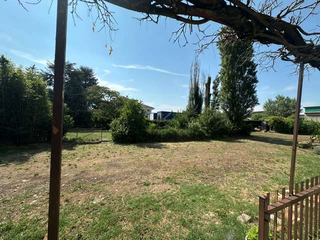 Tortona Casa Indipendente con Giardino e Box Triplo a Tortona Tortona Casa Indipendente con Giardino e Box Triplo a Tortona