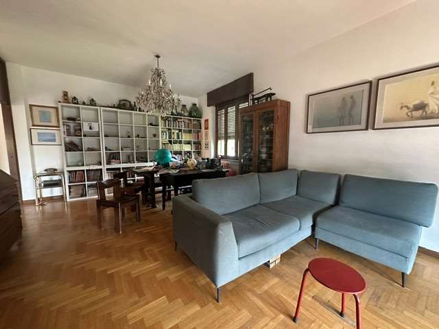 Tortona Casa Indipendente con Giardino e Box Triplo a Tortona Tortona Casa Indipendente con Giardino e Box Triplo a Tortona