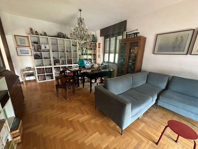 Tortona Casa Indipendente con Giardino e Box Triplo a Tortona Tortona Casa Indipendente con Giardino e Box Triplo a Tortona