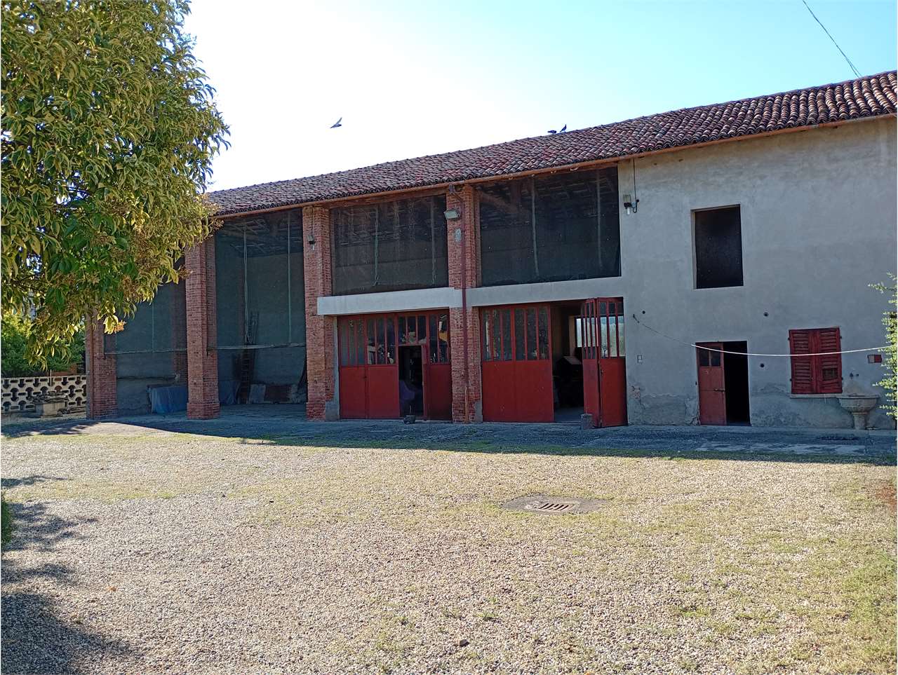 Vendesi Cascina Piemontese con terreno a Tortona