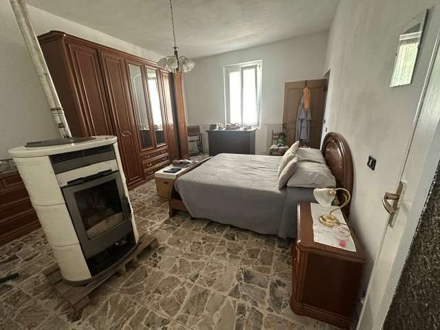 VILLALVERNIA casa di corte indipendente con rustici a Villalvernia