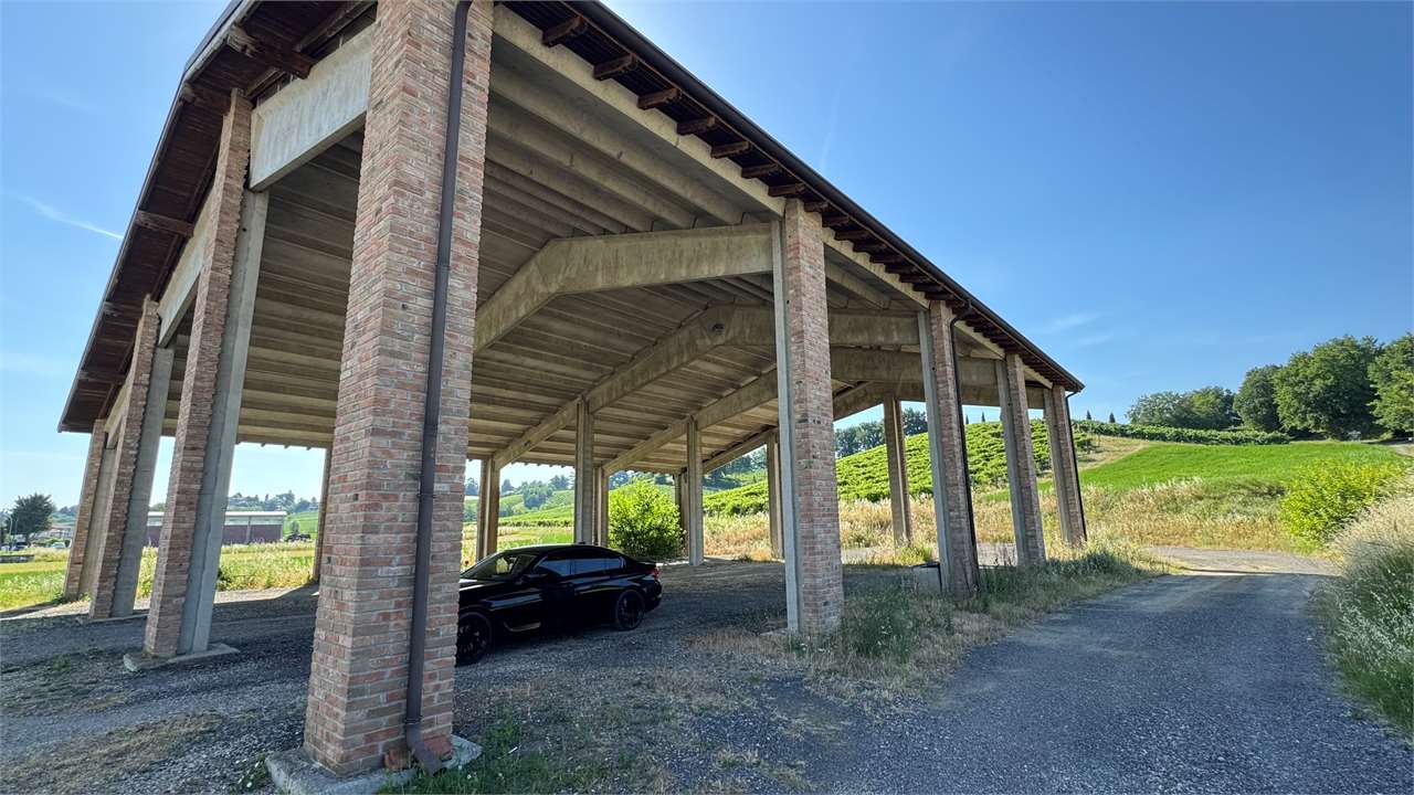 CAPANNONE IN VENDITA MONTEBELLO DELLA BATTAGLIA a Voghera CAPANNONE IN VENDITA MONTEBELLO DELLA BATTAGLIA a Voghera
