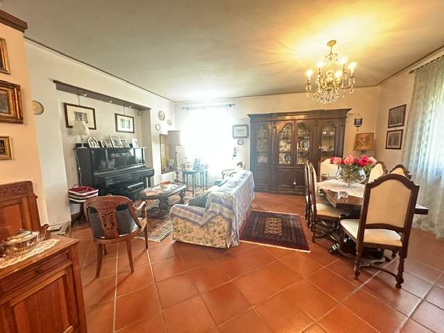 Elegante Villa Indipendente con Giardino, Dependance e Box Triplo – Sale (AL) a Sale Elegante Villa Indipendente con Giardino, Dependance e Box Triplo – Sale (AL) a Sale