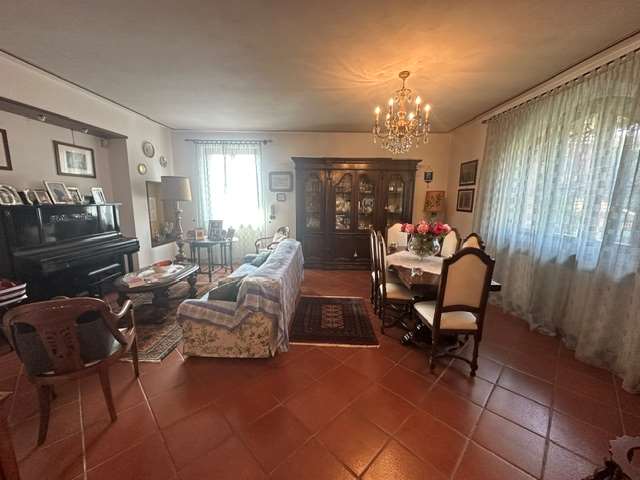 Elegante Villa Indipendente con Giardino, Dependance e Box Triplo – Sale (AL) a Sale Elegante Villa Indipendente con Giardino, Dependance e Box Triplo – Sale (AL) a Sale