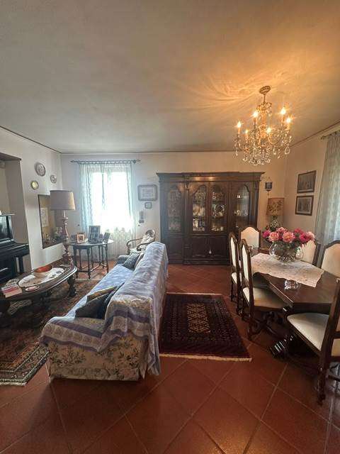 Elegante Villa Indipendente con Giardino, Dependance e Box Triplo – Sale (AL) a Sale Elegante Villa Indipendente con Giardino, Dependance e Box Triplo – Sale (AL) a Sale