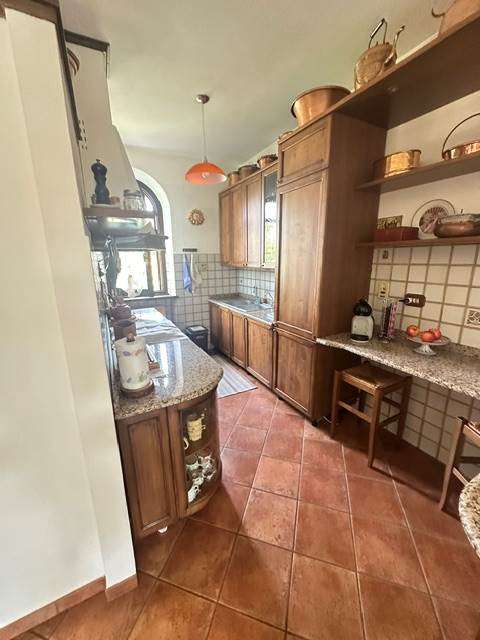 Elegante Villa Indipendente con Giardino, Dependance e Box Triplo – Sale (AL) a Sale Elegante Villa Indipendente con Giardino, Dependance e Box Triplo – Sale (AL) a Sale