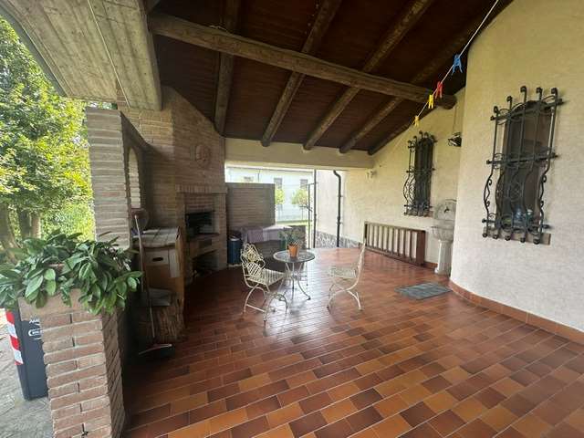 Elegante Villa Indipendente con Giardino, Dependance e Box Triplo – Sale (AL) a Sale Elegante Villa Indipendente con Giardino, Dependance e Box Triplo – Sale (AL) a Sale