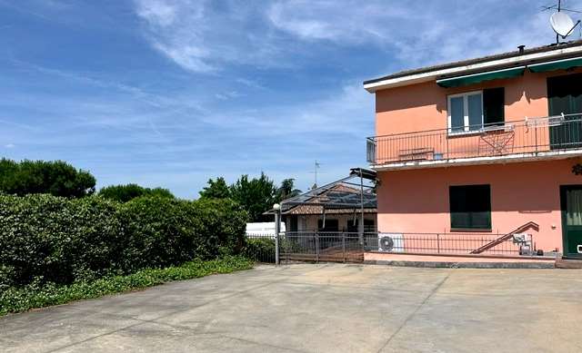CASA INDIPENDENTE IN COLLINA a Voghera